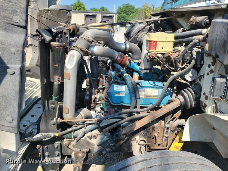 image for item JO9229 1998 International 4700  box truck