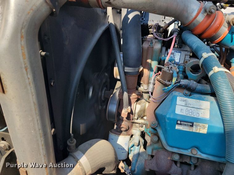 image for item JO9229 1998 International 4700  box truck