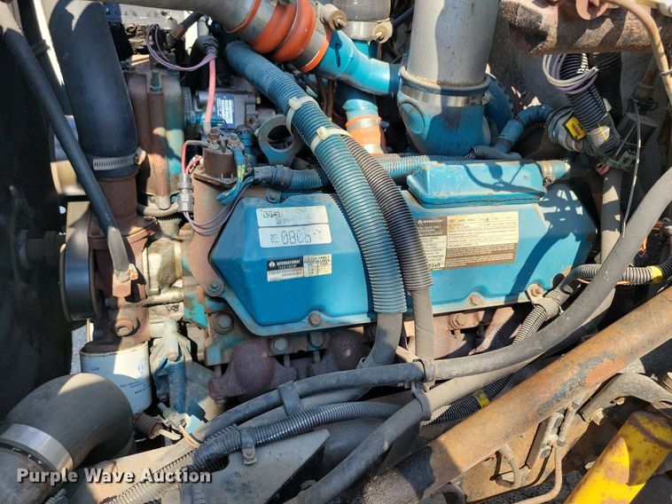 image for item JO9229 1998 International 4700  box truck