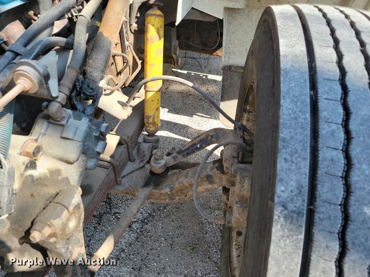 image for item JO9229 1998 International 4700  box truck