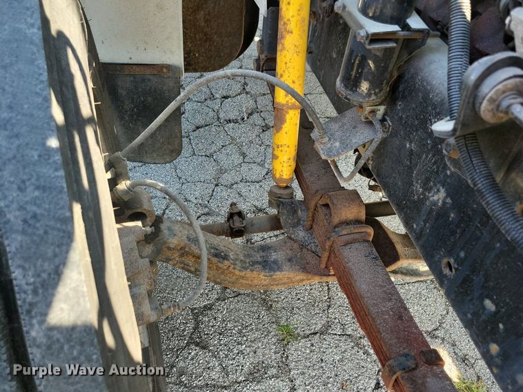 image for item JO9229 1998 International 4700  box truck