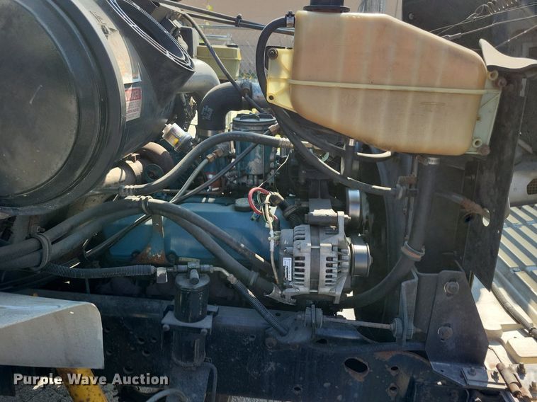 image for item JO9229 1998 International 4700  box truck