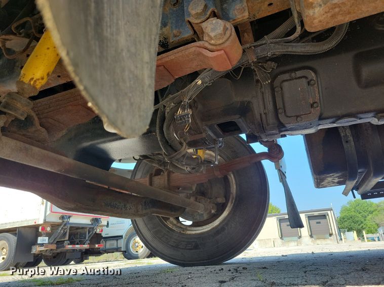 image for item JO9229 1998 International 4700  box truck