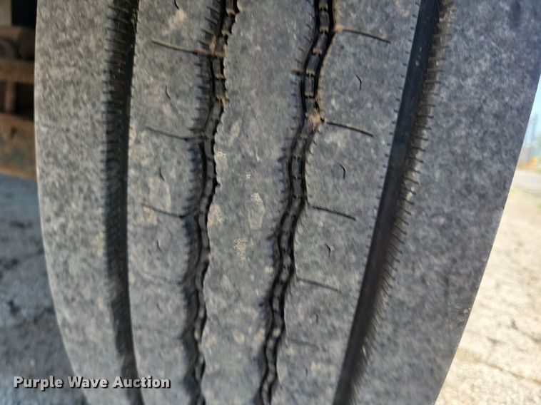 image for item JO9229 1998 International 4700  box truck