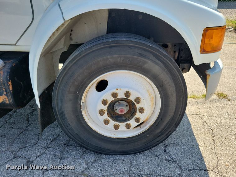 image for item JO9229 1998 International 4700  box truck