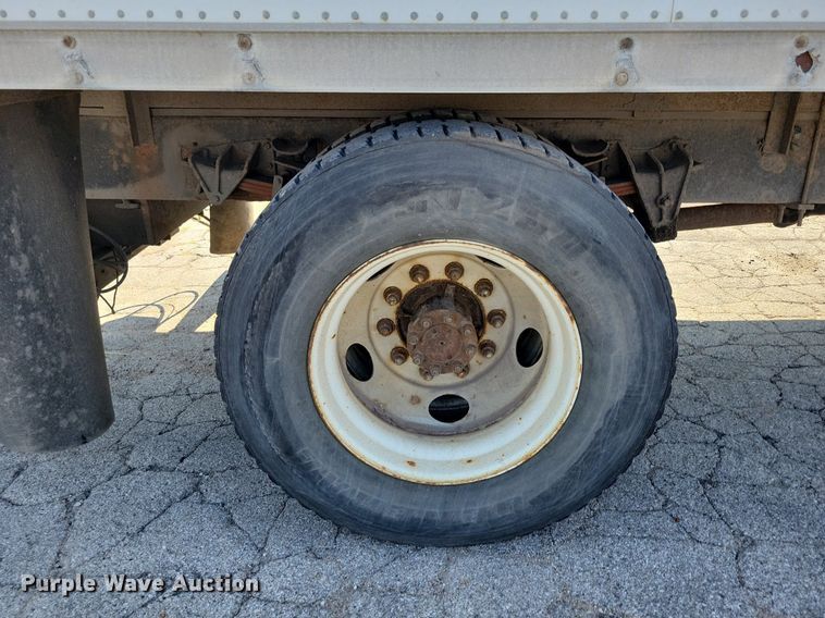 image for item JO9229 1998 International 4700  box truck