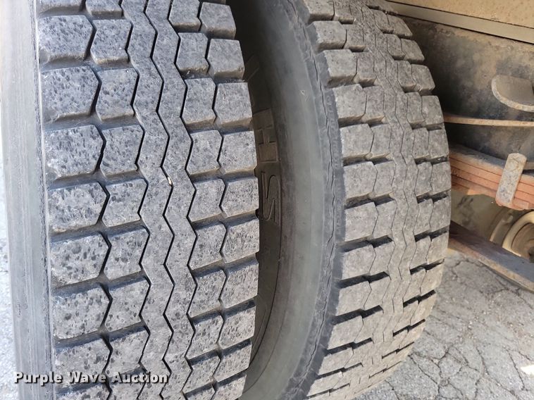 image for item JO9229 1998 International 4700  box truck