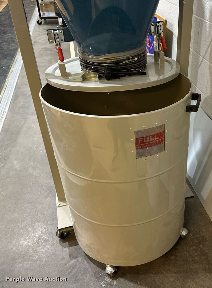 image for item JX9031 Baileigh Industrial DC-2100C  dust collector