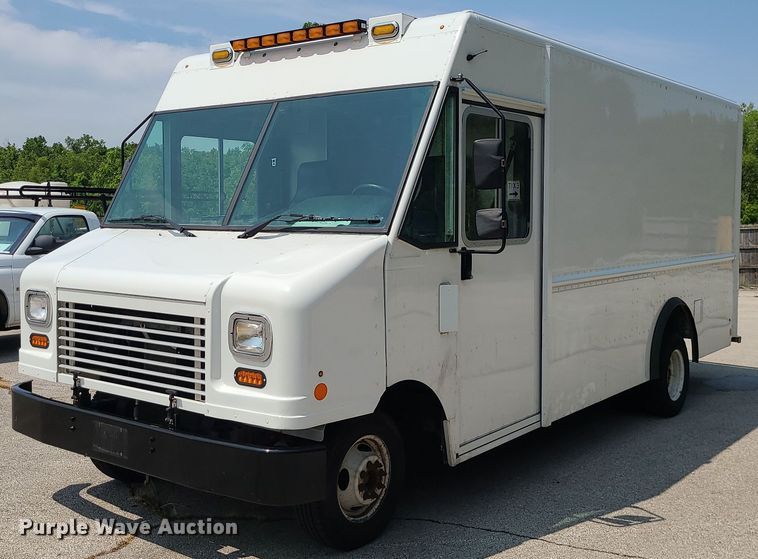 image for item LE9210 2016 Ford Econoline E450  delivery truck