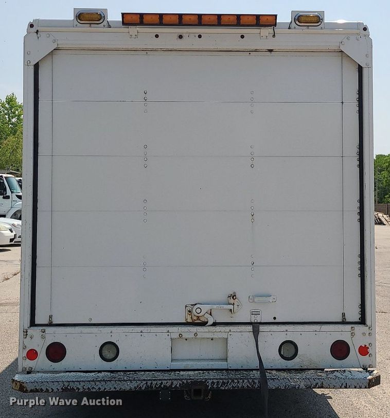 image for item LE9210 2016 Ford Econoline E450  delivery truck