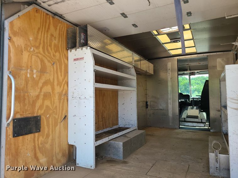 image for item LE9210 2016 Ford Econoline E450  delivery truck