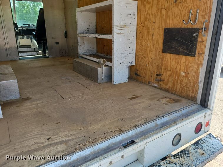 image for item LE9210 2016 Ford Econoline E450  delivery truck