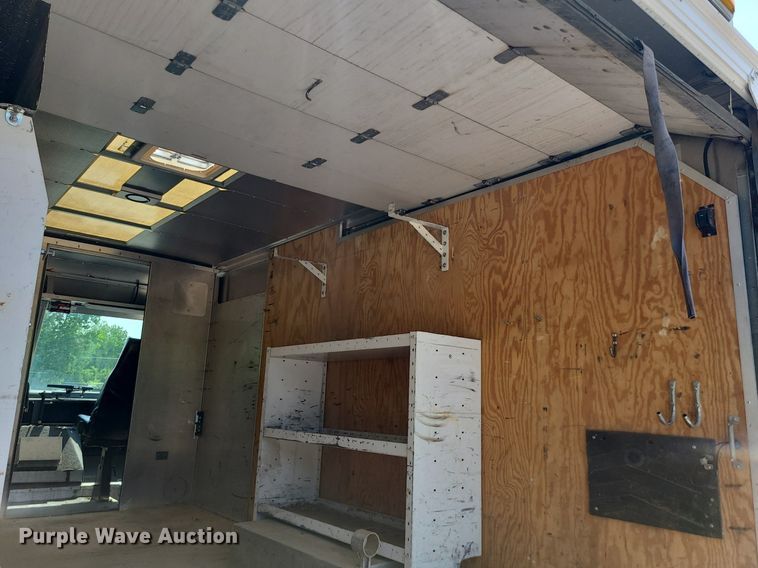 image for item LE9210 2016 Ford Econoline E450  delivery truck