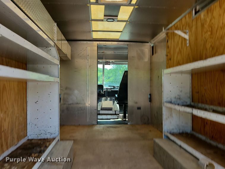 image for item LE9210 2016 Ford Econoline E450  delivery truck