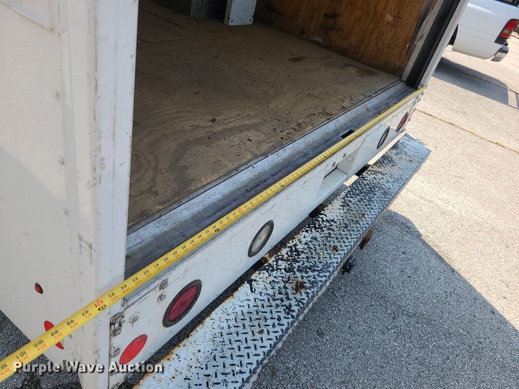 image for item LE9210 2016 Ford Econoline E450  delivery truck