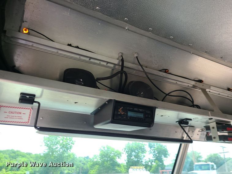 image for item LE9210 2016 Ford Econoline E450  delivery truck