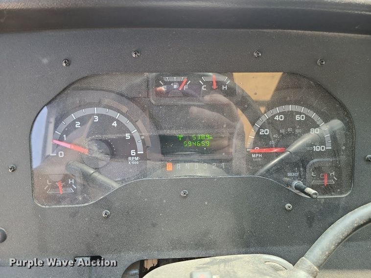 image for item LE9210 2016 Ford Econoline E450  delivery truck