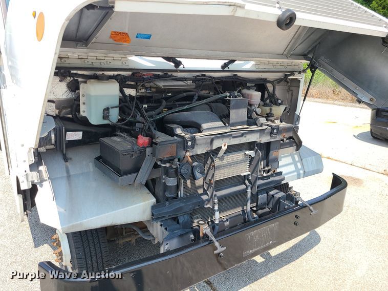 image for item LE9210 2016 Ford Econoline E450  delivery truck