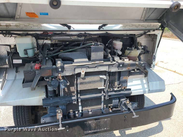 image for item LE9210 2016 Ford Econoline E450  delivery truck