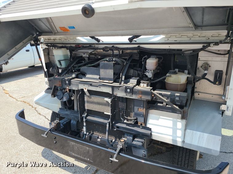 image for item LE9210 2016 Ford Econoline E450  delivery truck