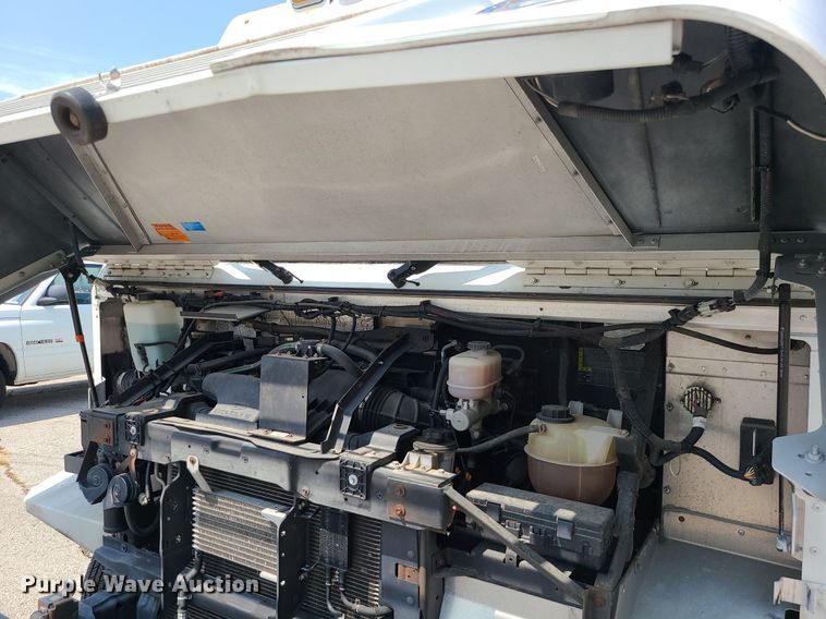 image for item LE9210 2016 Ford Econoline E450  delivery truck