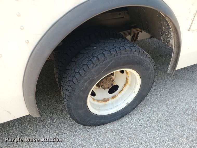 image for item LE9210 2016 Ford Econoline E450  delivery truck