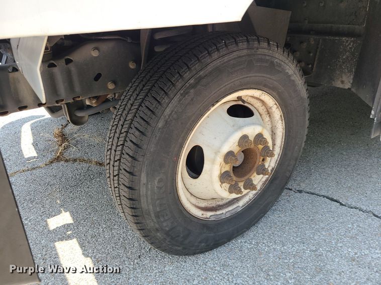 image for item LE9210 2016 Ford Econoline E450  delivery truck