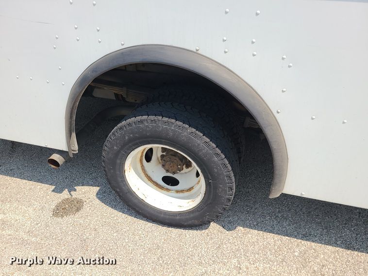 image for item LE9210 2016 Ford Econoline E450  delivery truck