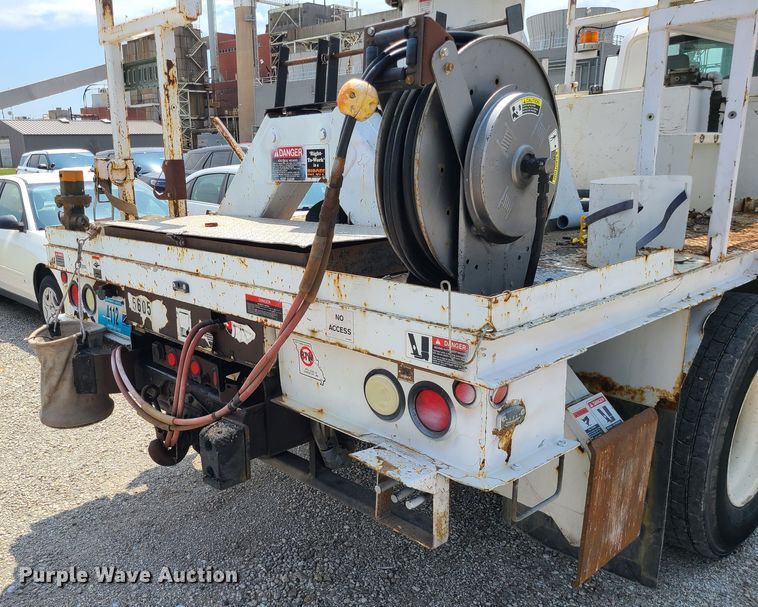 image for item LE9223 2013 International DuraStar 4300  digger derrick truck