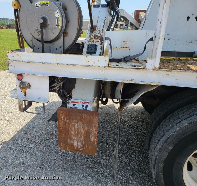 image for item LE9223 2013 International DuraStar 4300  digger derrick truck