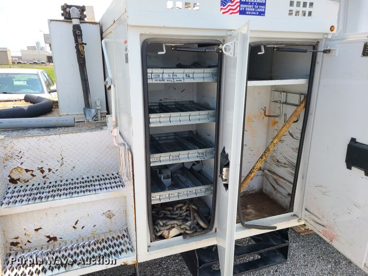 image for item LE9223 2013 International DuraStar 4300  digger derrick truck