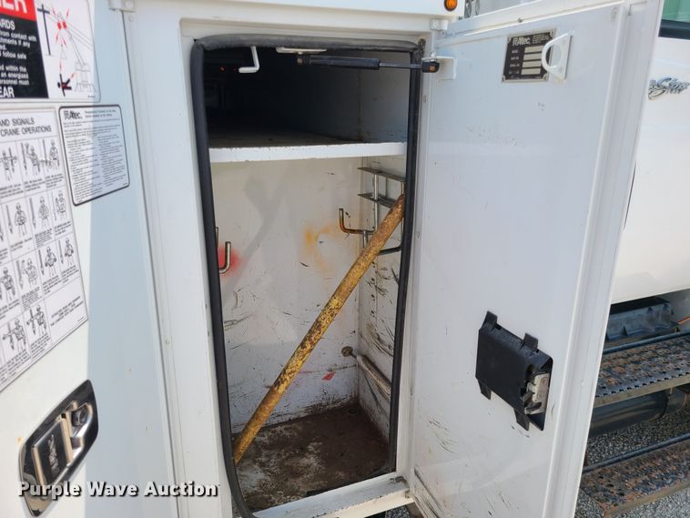 image for item LE9223 2013 International DuraStar 4300  digger derrick truck