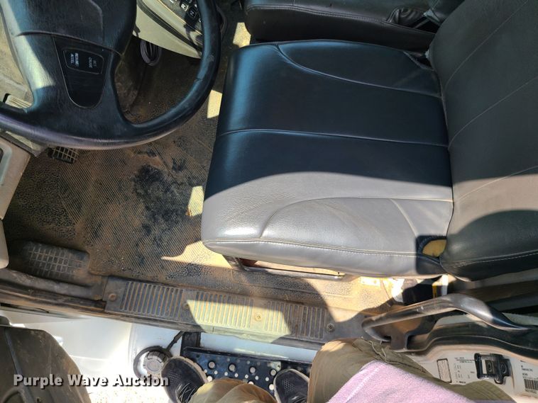 image for item LE9223 2013 International DuraStar 4300  digger derrick truck