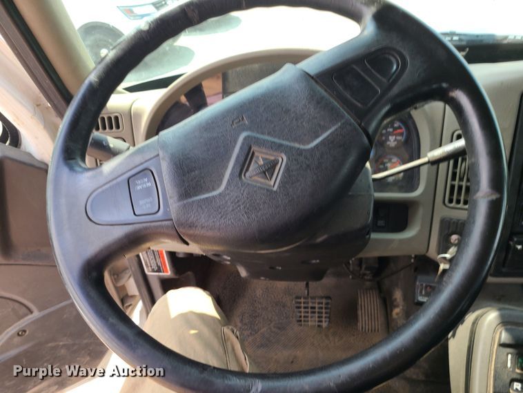 image for item LE9223 2013 International DuraStar 4300  digger derrick truck