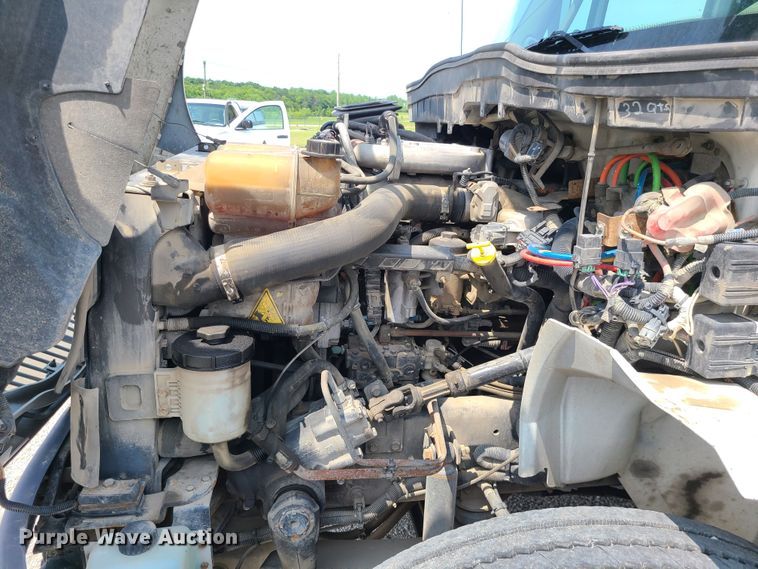 image for item LE9223 2013 International DuraStar 4300  digger derrick truck