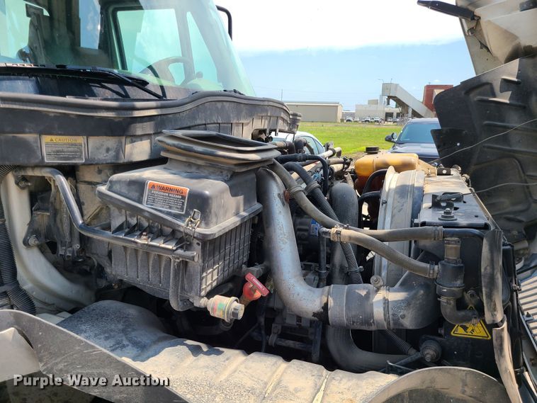 image for item LE9223 2013 International DuraStar 4300  digger derrick truck