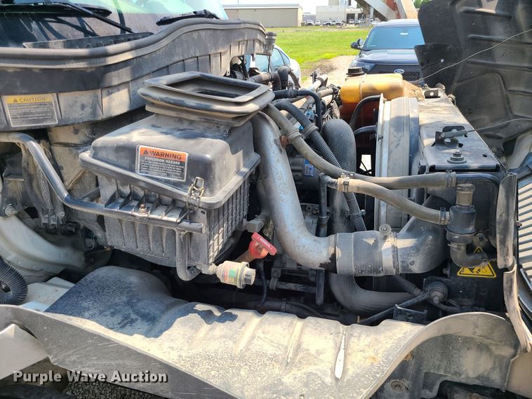 image for item LE9223 2013 International DuraStar 4300  digger derrick truck