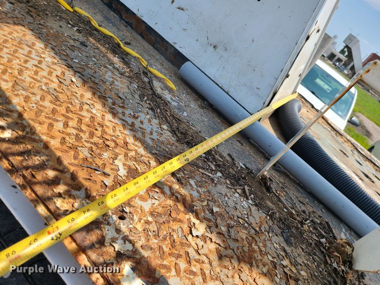 image for item LE9223 2013 International DuraStar 4300  digger derrick truck