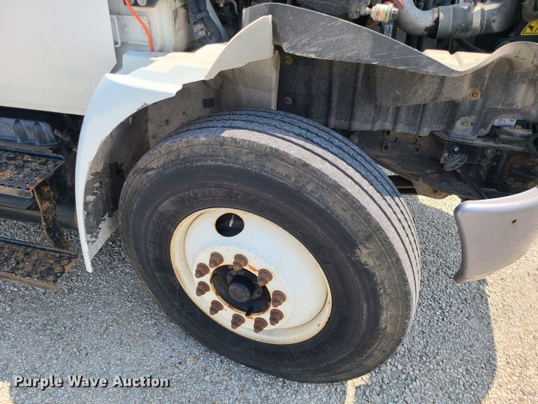 image for item LE9223 2013 International DuraStar 4300  digger derrick truck