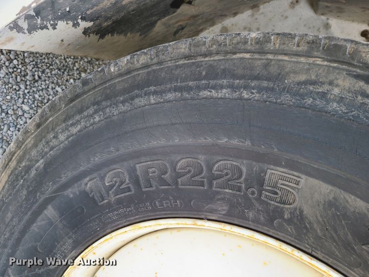 image for item LE9223 2013 International DuraStar 4300  digger derrick truck