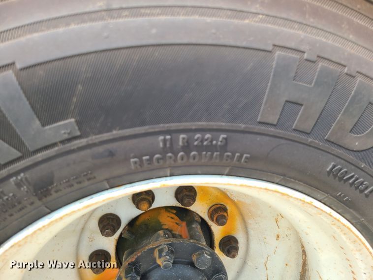 image for item LE9223 2013 International DuraStar 4300  digger derrick truck