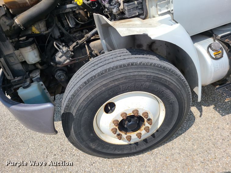 image for item LE9223 2013 International DuraStar 4300  digger derrick truck