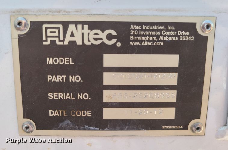 image for item LE9223 2013 International DuraStar 4300  digger derrick truck