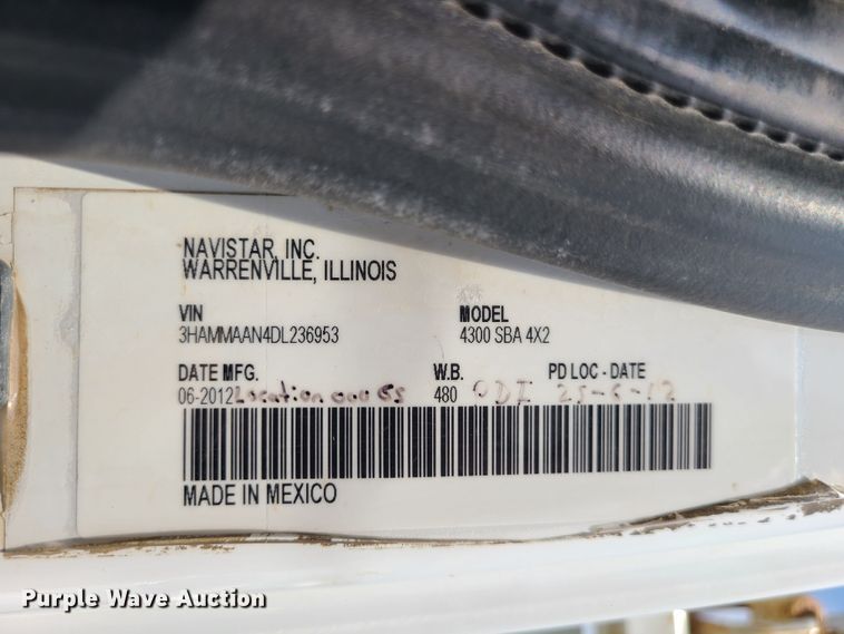 image for item LE9223 2013 International DuraStar 4300  digger derrick truck