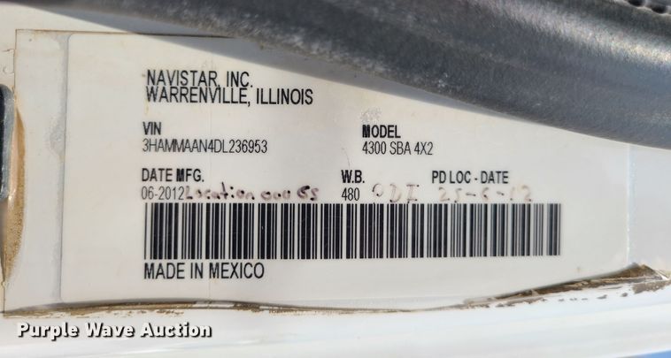 image for item LE9223 2013 International DuraStar 4300  digger derrick truck