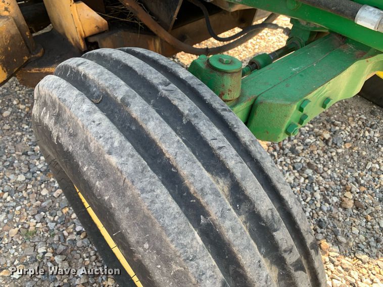 image for item LH9689 2004 John Deere 5420  tractor