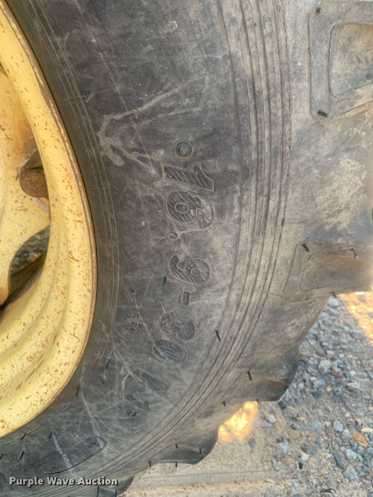 image for item LH9689 2004 John Deere 5420  tractor