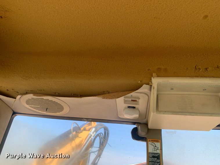 image for item LH9690 2010 John Deere 6330  tractor