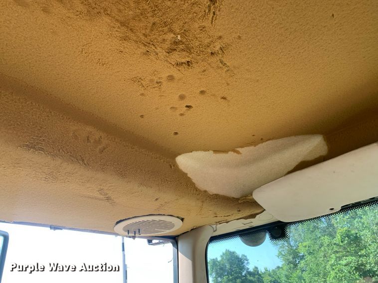 image for item LH9690 2010 John Deere 6330  tractor