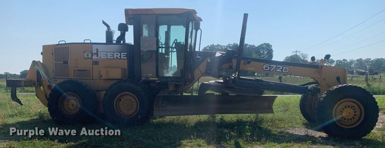 image for item LH9691 2005 John Deere 672D  motor grader